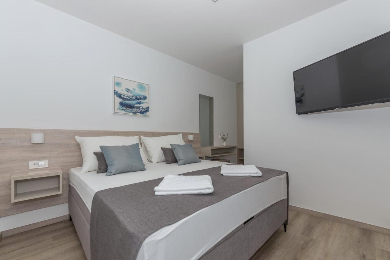 Apartments By The Sea Makarska - 19134 Exterior foto